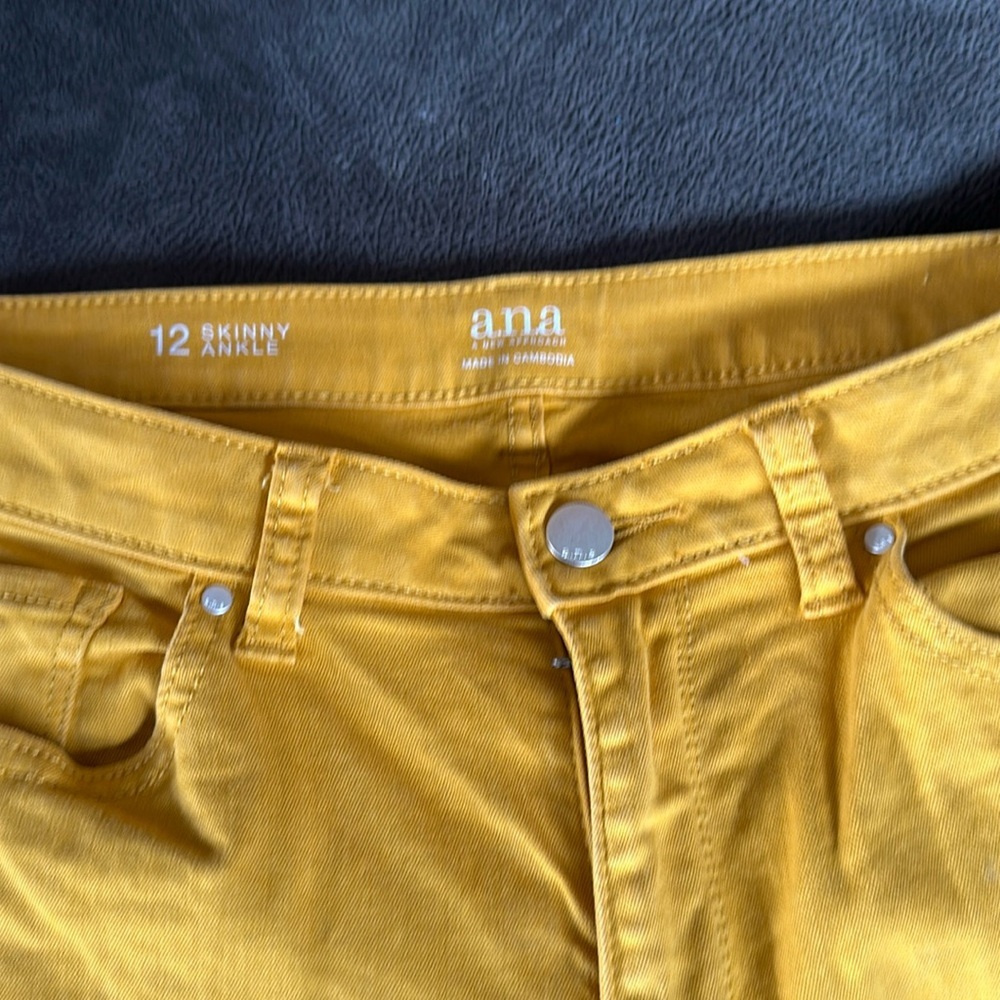 a.n.a Women's Mustard Skinny Ankle Pants